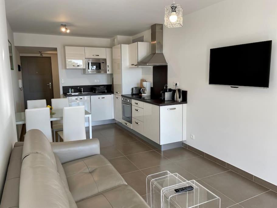 17 - Appartement Neuf, Parking Terrasse Et Jolie Vue バンドール エクステリア 写真
